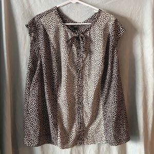 Spotted black and white blouse